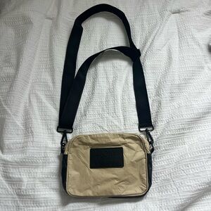 Aloha cross body bag Le Tour NWT ✨✨